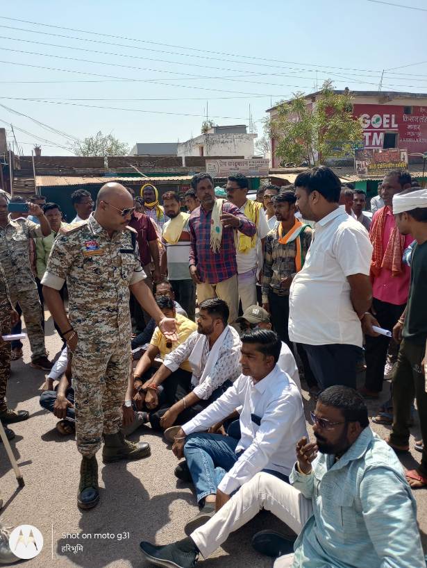 कांकेर में 5 जनपदों का चुनाव अचानक स्थगित, कांग्रेस का हंगामा, दुर्गुकोंदल, भानुप्रतापपुर में कांग्रेस का चक्काजाम 