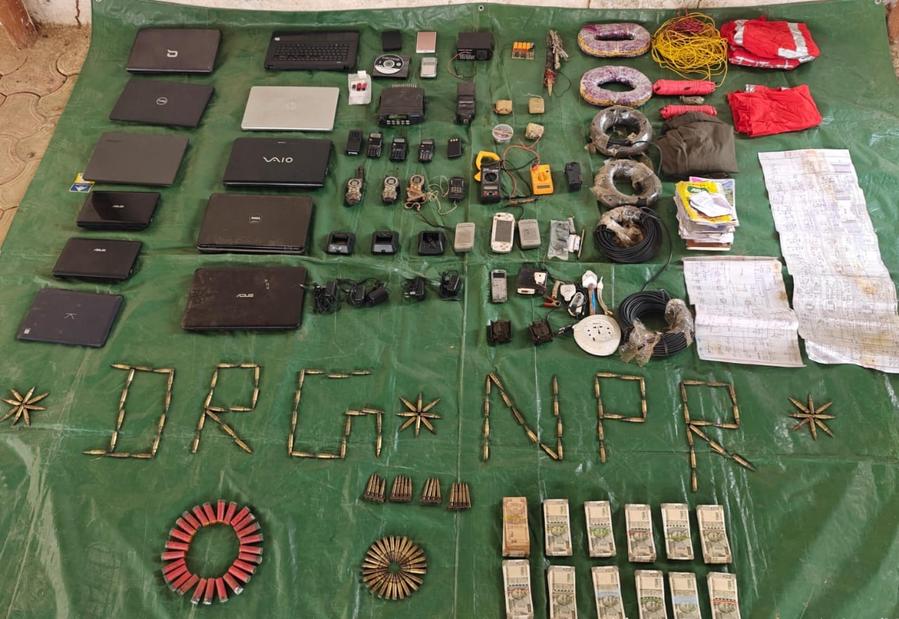 हाईटेक नक्सलियों तक पहुंच गई थी फोर्स, मुठभेड़ के बाद भाग निकले लेकिन छोड़ गए अहम सुराग, 11 लैपटॉप बरामद, खुलेंगे कई राज 