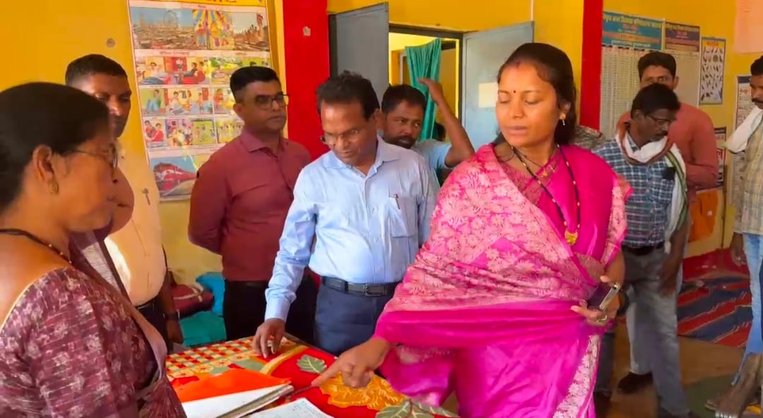 कैबिनेट मंत्री लक्ष्मी राजवाड़े का औचक दौरा, आंगनबाड़ी केंद्र में लापरवाही पर भड़की