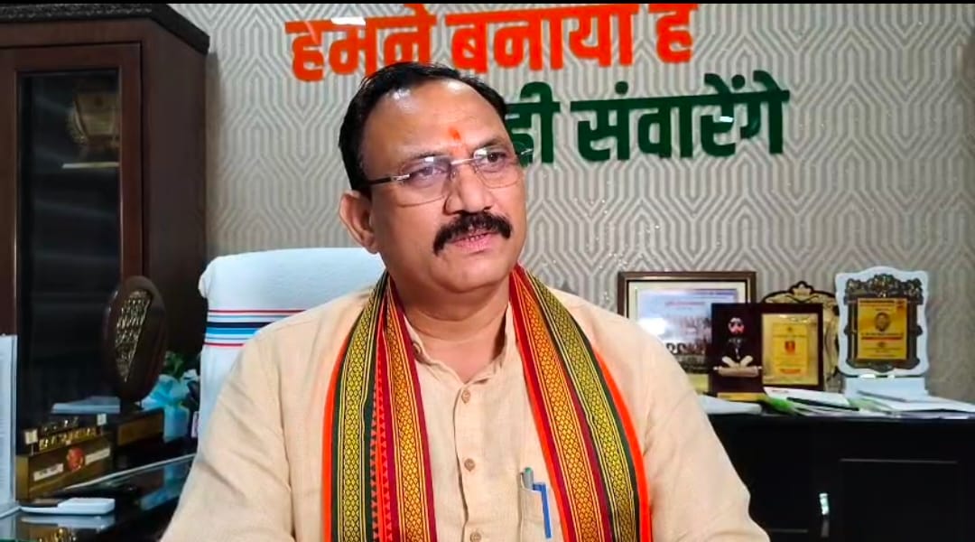 पत्रकारों पर रोक का आदेश तत्काल प्रभाव से निरस्त, स्वास्थ्य मंत्री ने कहा मीडिया को पूरा सम्मान  