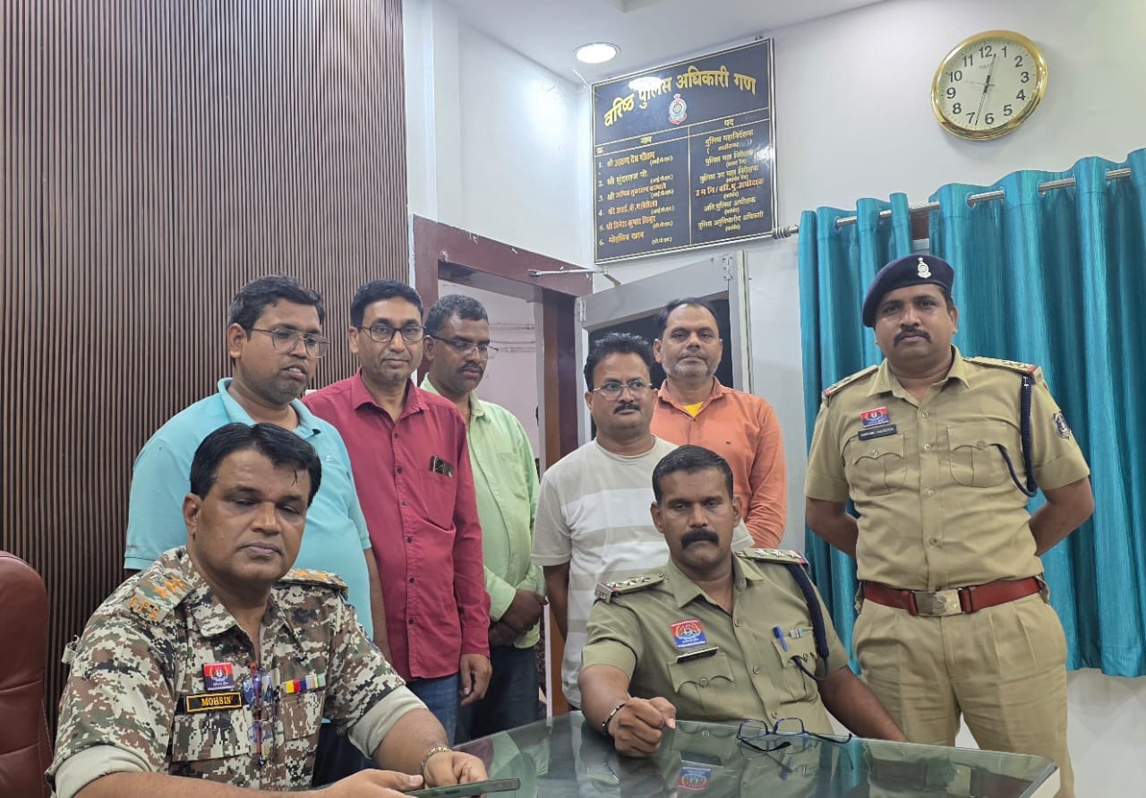 एक करोड़ से अधिक की ठगी, अब तक 8 गिरफ्तार, 20 लाख जब्त, मुख्य आरोपी अभी भी फरार