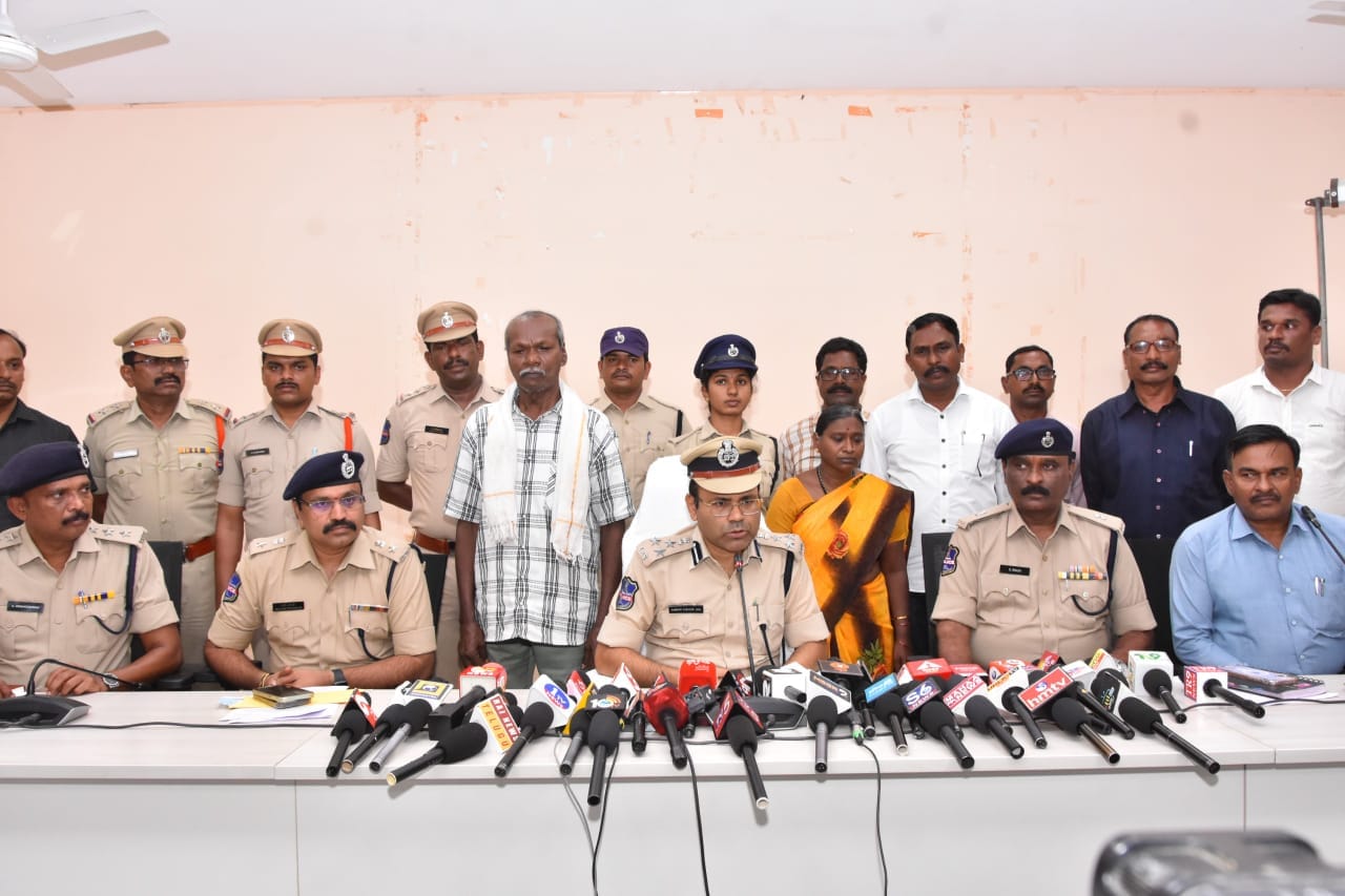 उत्तर बस्तर में सक्रिय रहे नक्सल दंपत्ति ने तेलंगाना में किया सरेंडर, 30 लाख से अधिक का था ईनाम