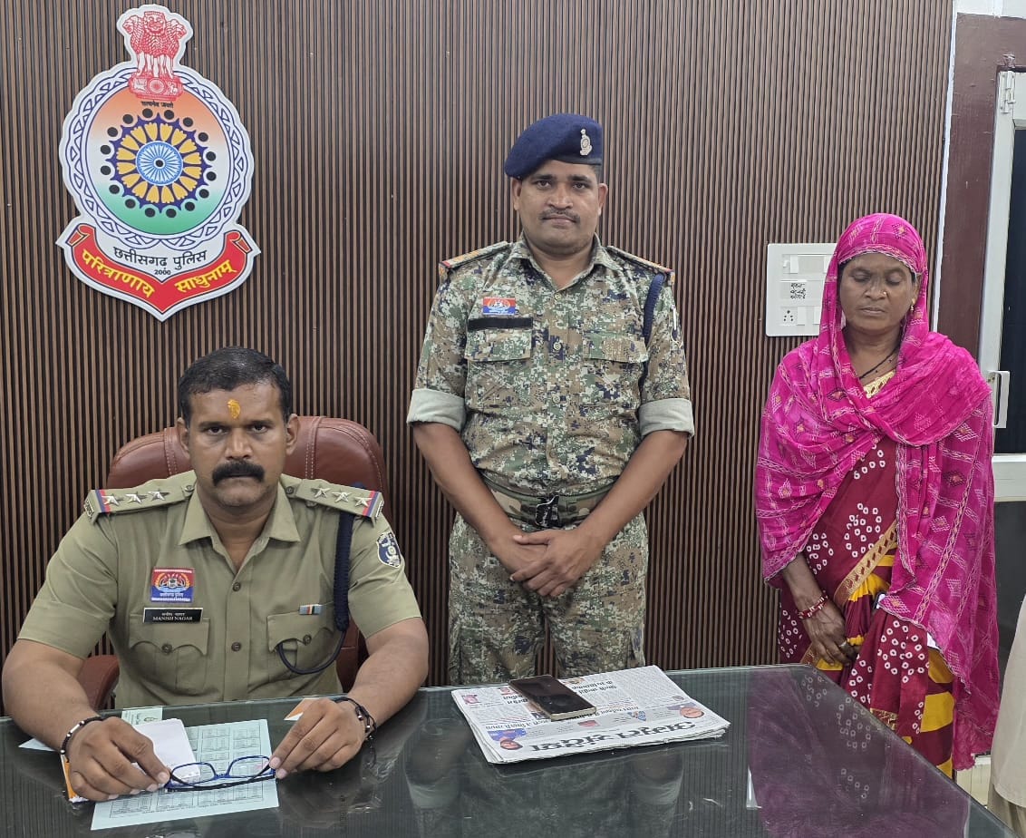 लोन दिलाने के नाम पर मांगा ब्लैंक चेक और खाते से पार कर दिए एक लाख 25 हजार, महिला गिरफ्तार