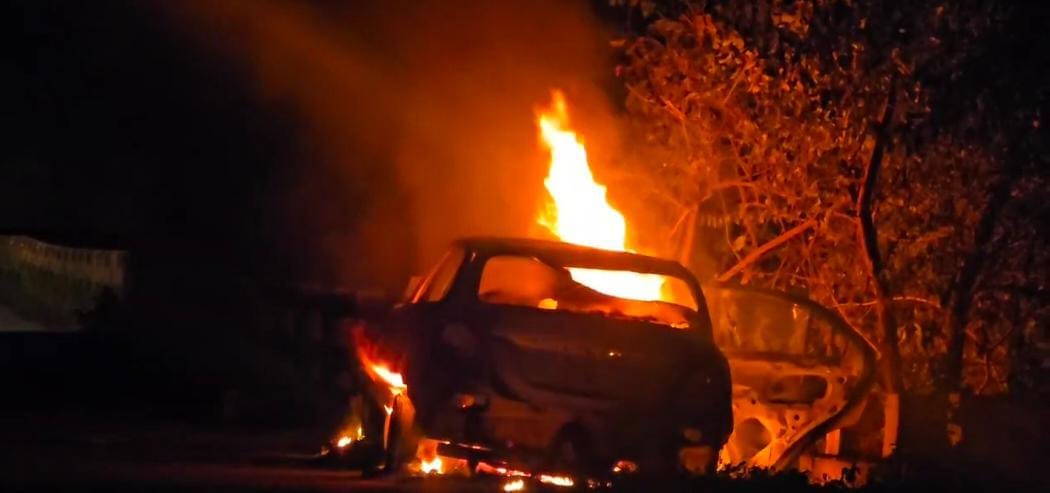 रफ्तार का कहर, पूल के रेलिंग से टकराई कार आग के गोले में हुई तब्दील, 4 युवकों की दर्दनाक मौत