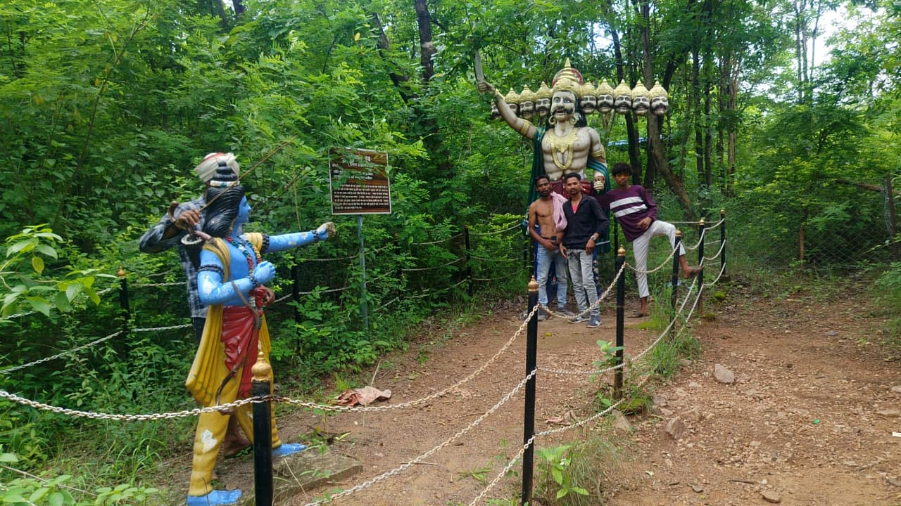 नशे में धुत उपद्रवियों ने भगवान की मूर्ति से की अभद्रता, हिन्दुओं की आस्था से खिलवाड़, 4 गिरफ्तार