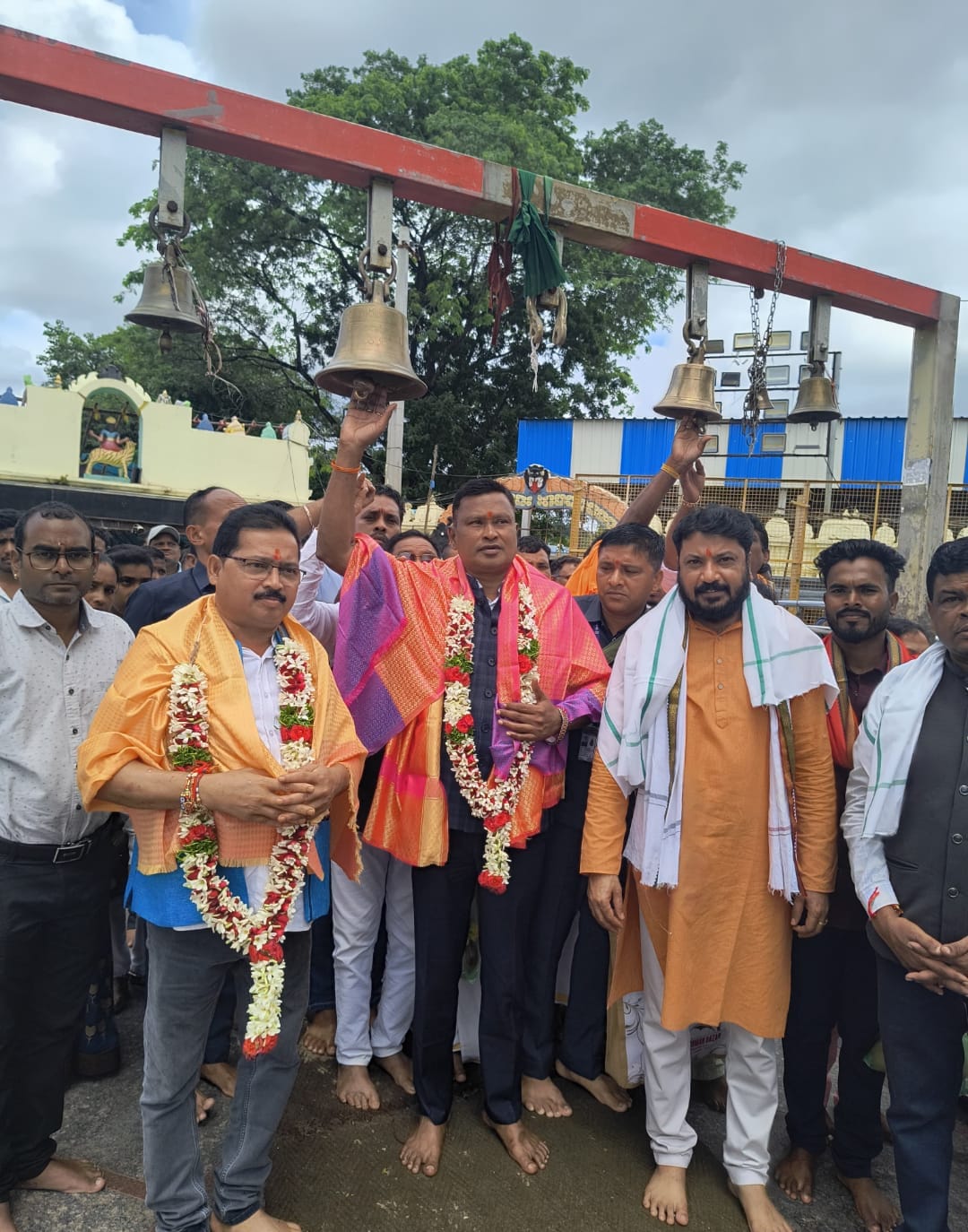 भाजपा के नव नियुक्त प्रदेश उपाध्यक्ष ने मेड़ाराम में  देवी मां के सामने टेका मत्था