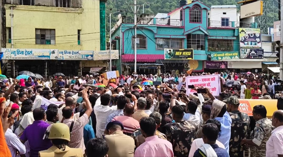 क्रिश्चियन समाज ने प्रशासन को दिया 15 दिन का अल्टीमेटम,जामगांव में उत्पात मचाने वालों पर कार्यवाही और कब्रिस्तान की जमीन मांगी