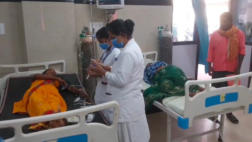 कांकेर में धर्मांतरण का मामला पकड़ रहा तूल,,धर्मांतरित लोगों को दौड़ा दौड़ा कर पीटा,महिलाओं को भी नहीं बख्शा 