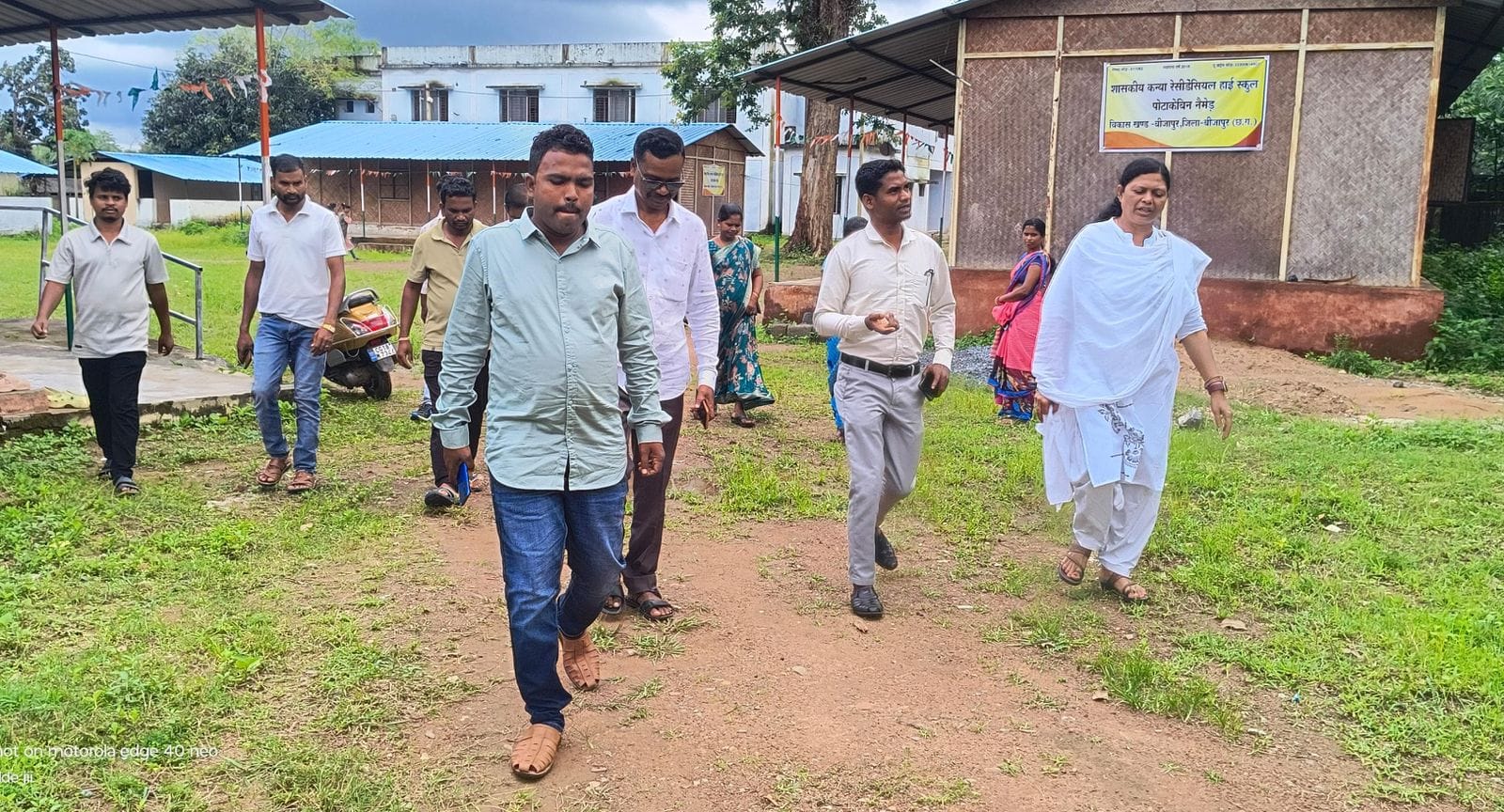 छात्रा की आत्महत्या का मामला, जिला पंचायत सदस्य नीना  परिजनों से मिली , न्याय दिलाने का दिया भरोसा