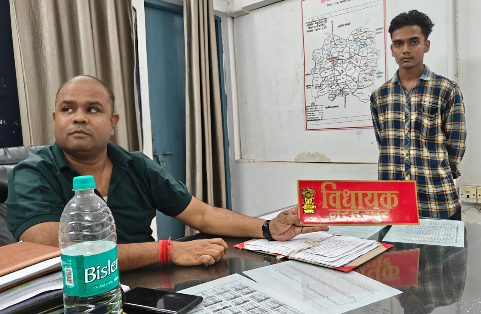 विधायक का फर्जी नेमप्लेट वाली कार का आतंक, भानुप्रतापपुर बस स्टैण्ड में दो बाइक को रौंदा,किस इरादे से लगाया फर्जी नेमप्लेट जांच में जुटी पुलिस