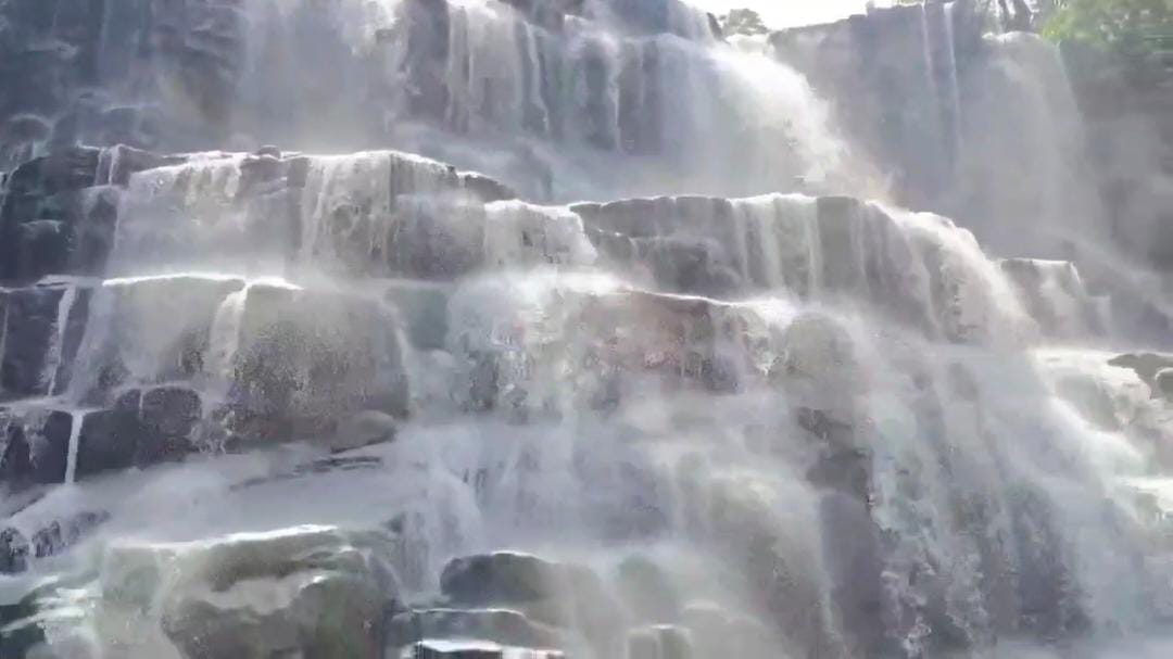 कुएमारी जलप्रपात में बड़ा हादसा, पैर फिसकर  गिरने से  13 साल के लड़के की मौत