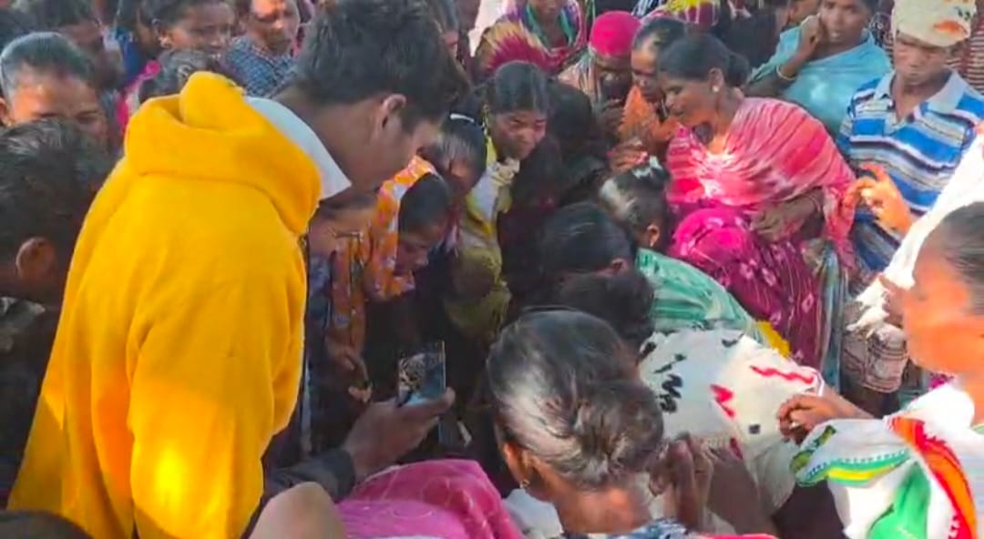 खूंखार नक्सली हिड़मा का शव पहुंचा गांव, कुछ देर में परिजनों को सौंपा जाएगा शव , देखिए वीडियो