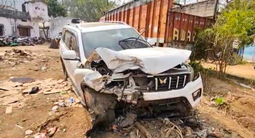 स्कॉर्पियो और बोलेरो में भिड़ंत, 2 की मौत 12 घायल,स्कॉर्पियो के अंदर का नजारा देख पुलिस के उड़े होश, एक लाख की अवैध शराब बरामद