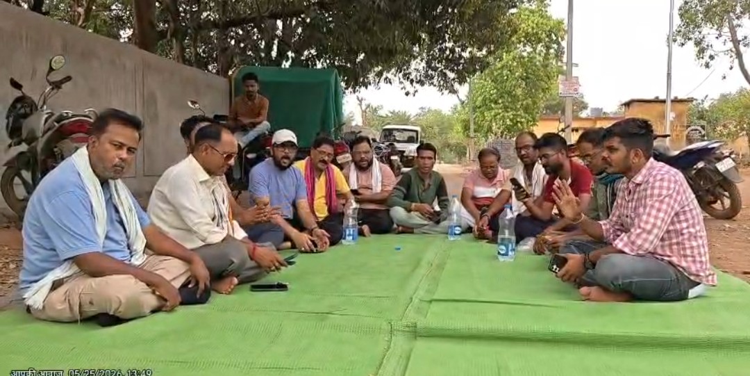 अंतागढ़ के टीआई साहब के तेवर हाई, पत्रकारों से दुर्व्यवहार, धरने पर बैठे पत्रकार साथी